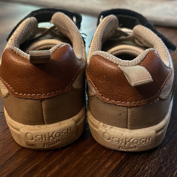 OshKosh B’gosh Sneakers - Picture 3 of 4